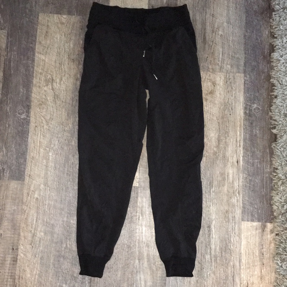 Lululemon dance studio jogger mid rise size 6
